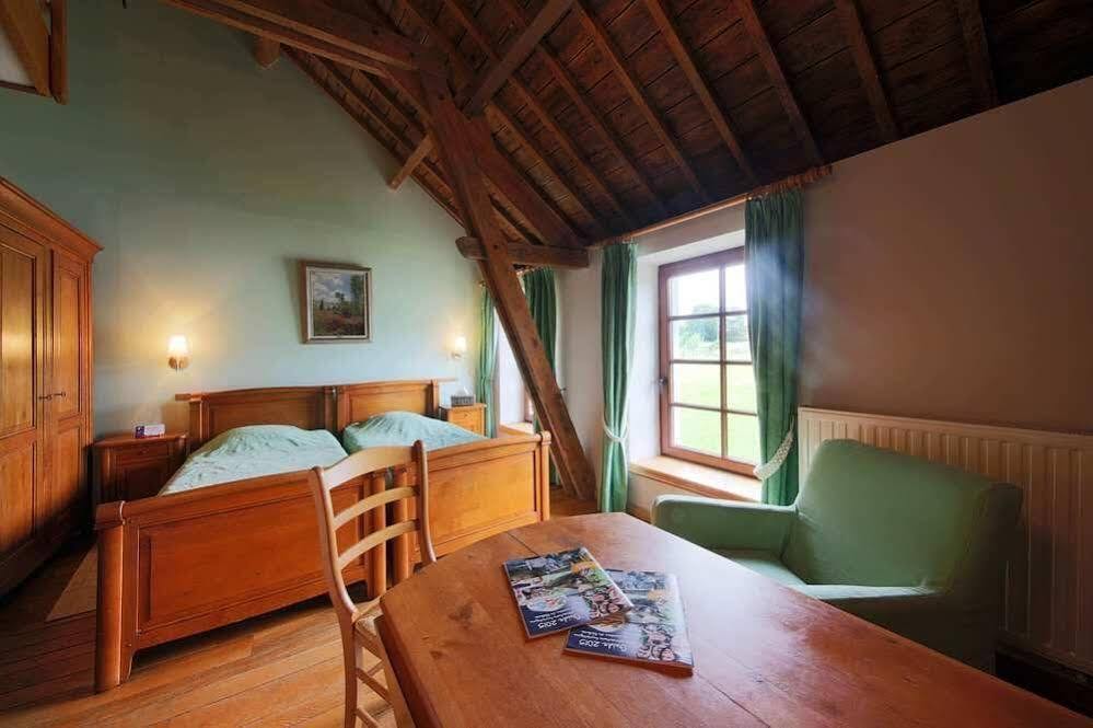 B&B Ferme Chateau De Laneffe Bed & Breakfast 4*